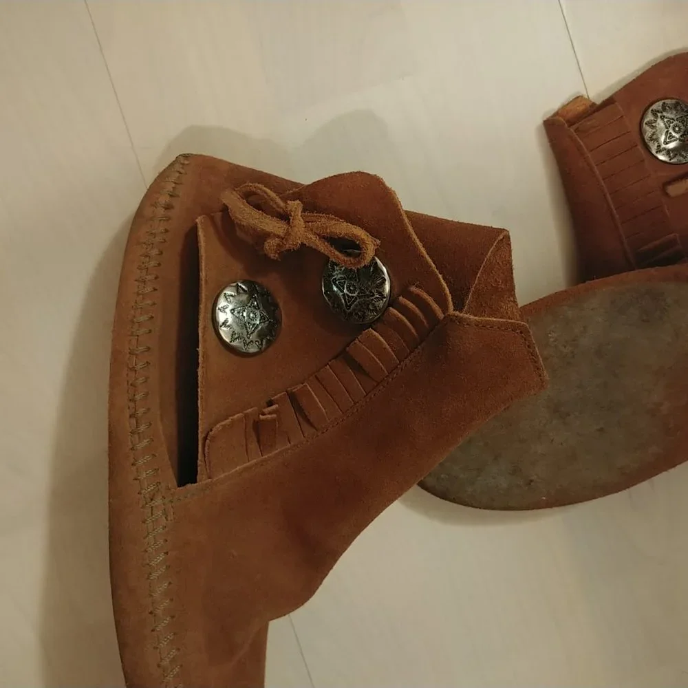 size 8 Minnetonka moccassings - Picture 6 of 6